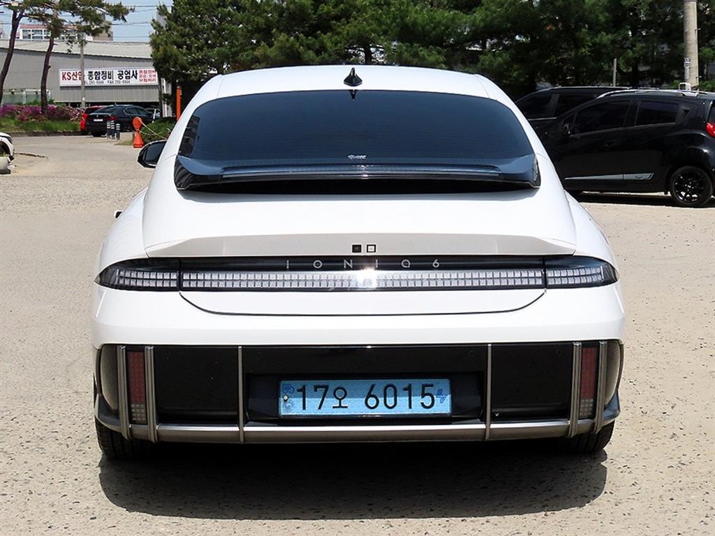 HYUNDAI Ioniq 6 - Vista 4