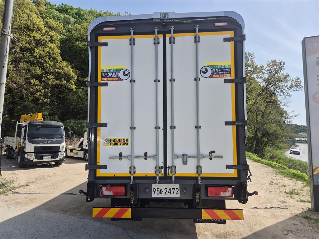 medium and large cargo truck - Vista 6