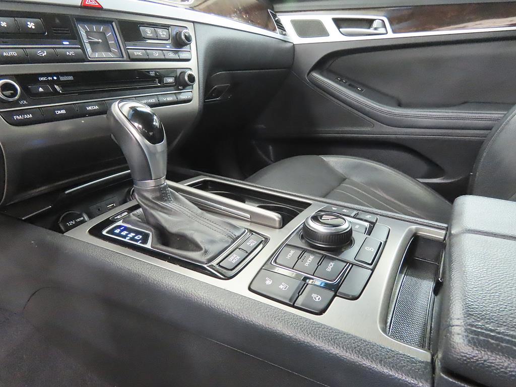 HYUNDAI Genesis - Vista 11