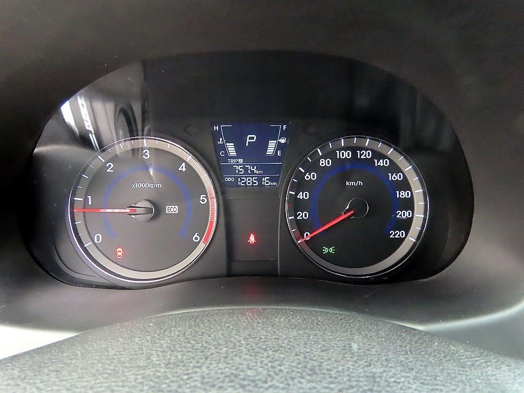 HYUNDAI Accent - Vista 8