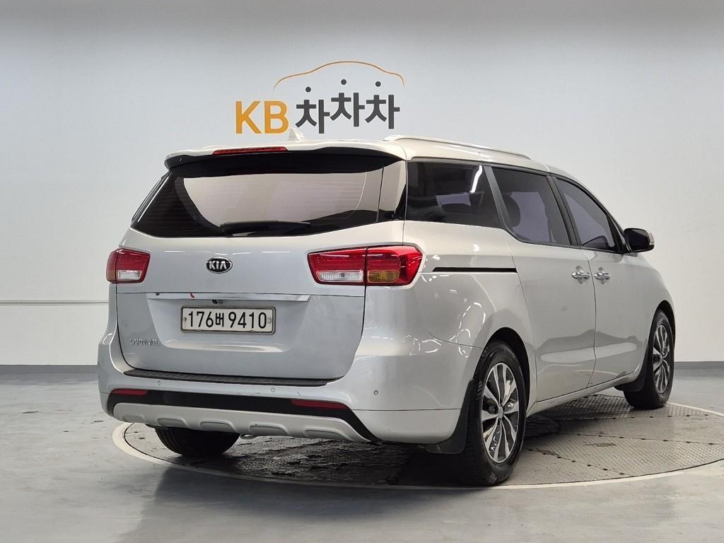 KIA Carnival - Vista 3