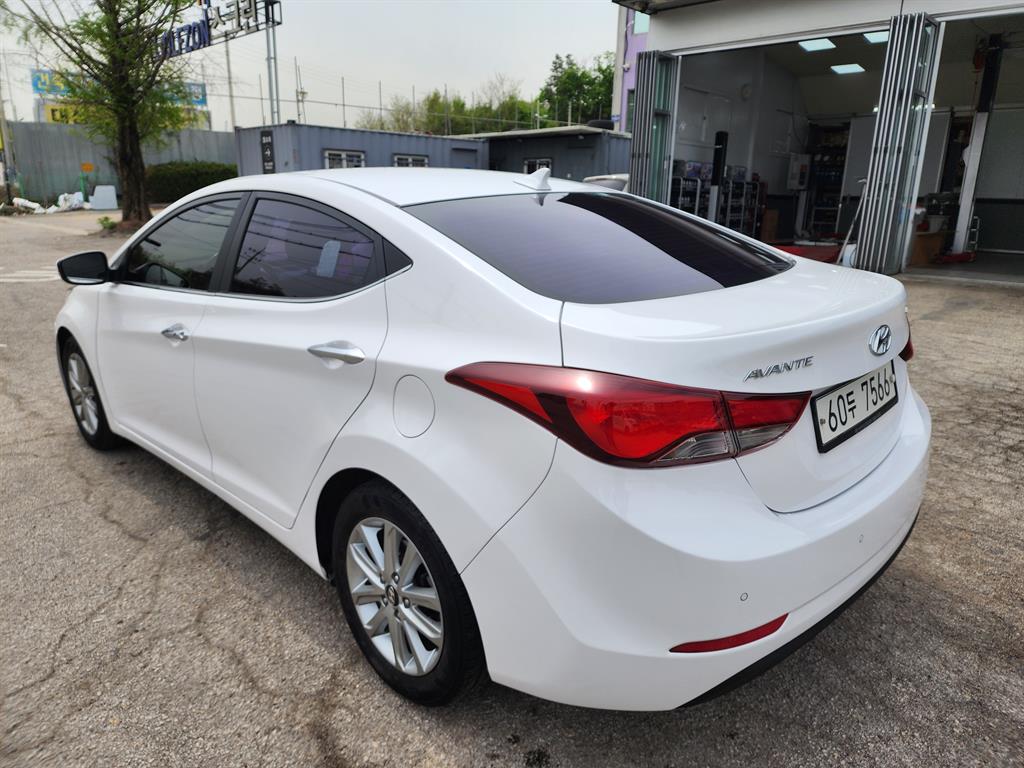 HYUNDAI Avante - Vista 4