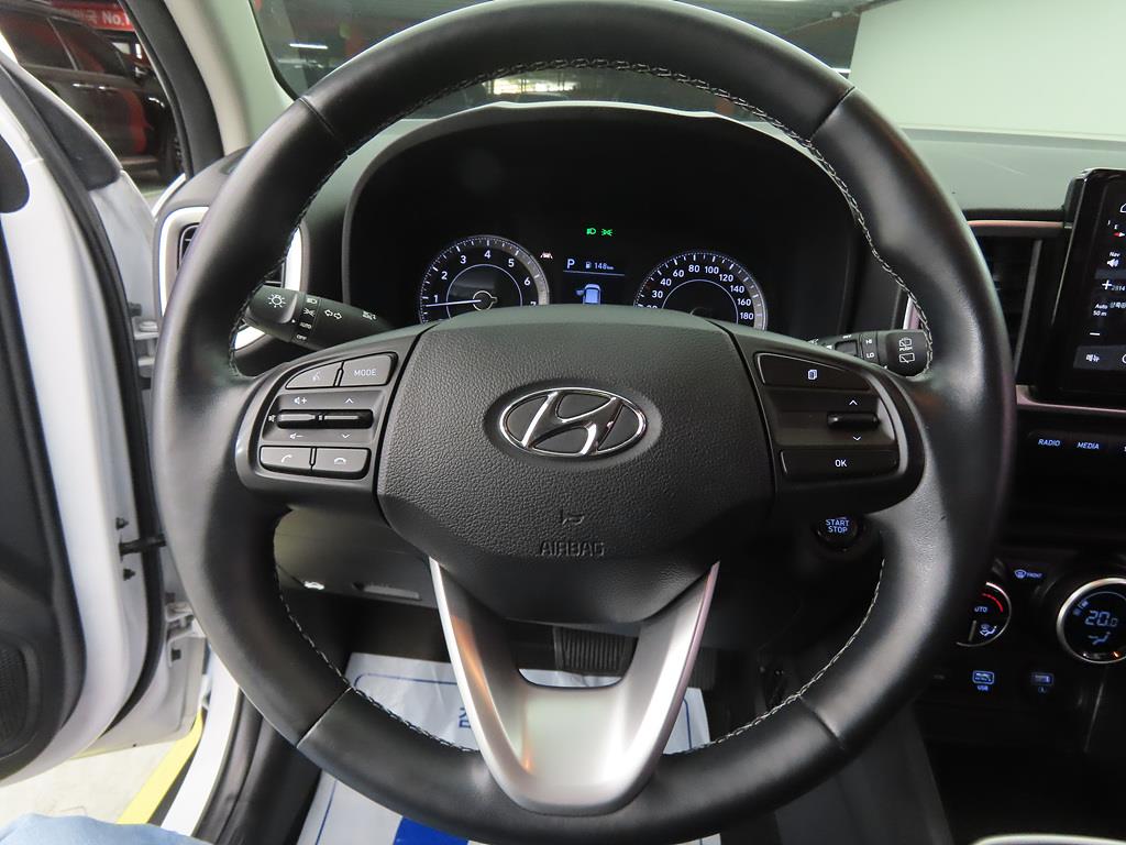 HYUNDAI Venue - Vista 8