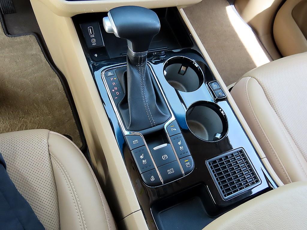 KIA Carnival - Vista 11