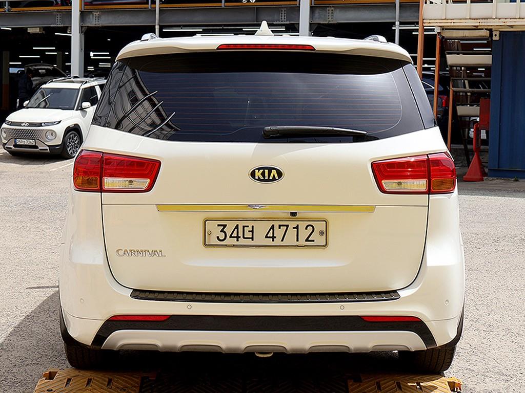KIA Carnival - Vista 5