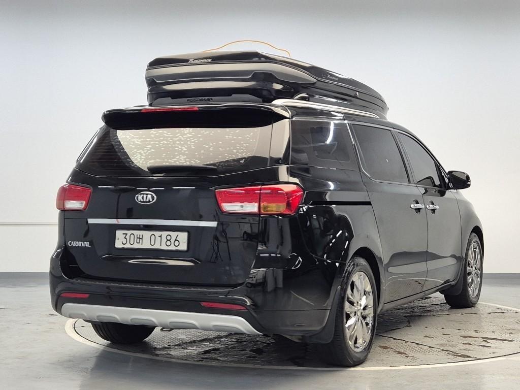 KIA Carnival - Vista 3