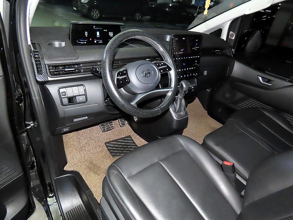 HYUNDAI Staria - Vista 10