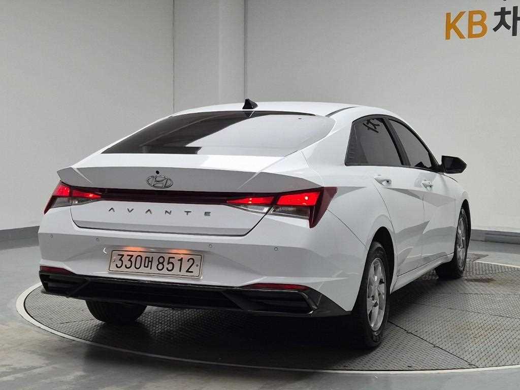 HYUNDAI Avante - Vista 3