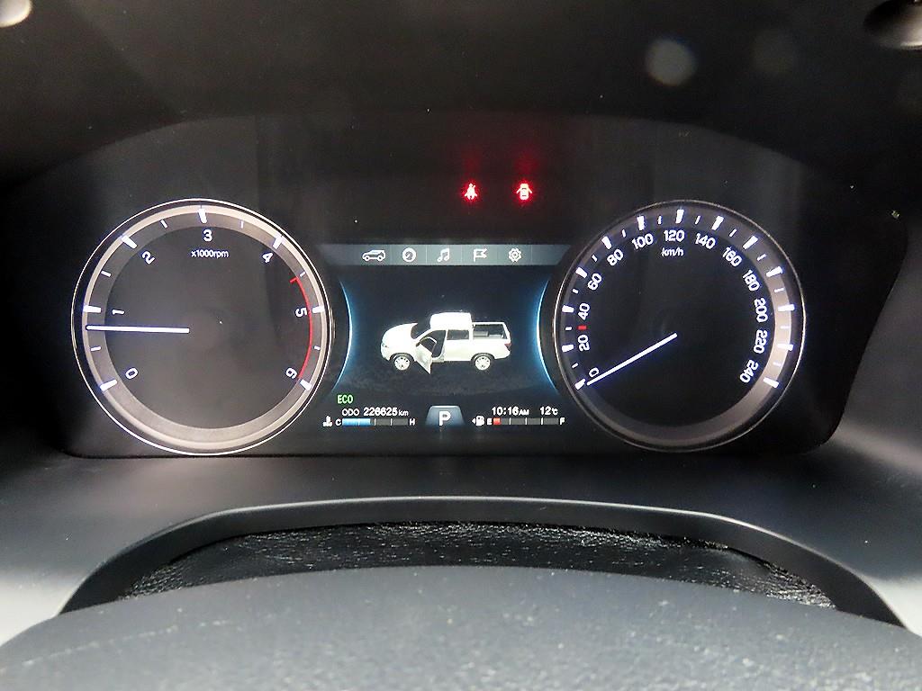 Ssangyong Rexton - Vista 9