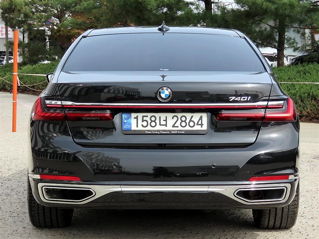 BMW 7 Series - Vista 4
