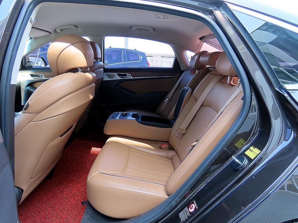 Genesis G80 - Vista 6