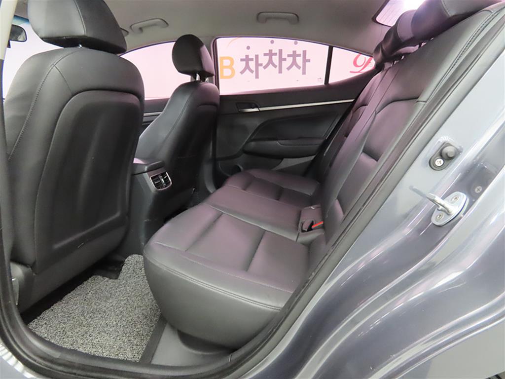 HYUNDAI Avante - Vista 6