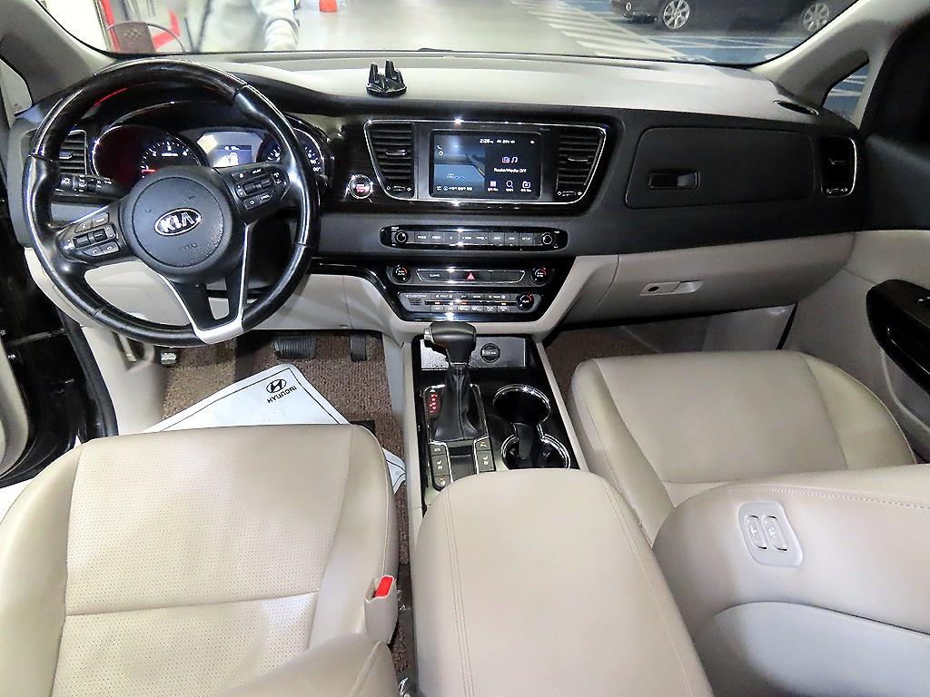 KIA Carnival - Vista 10