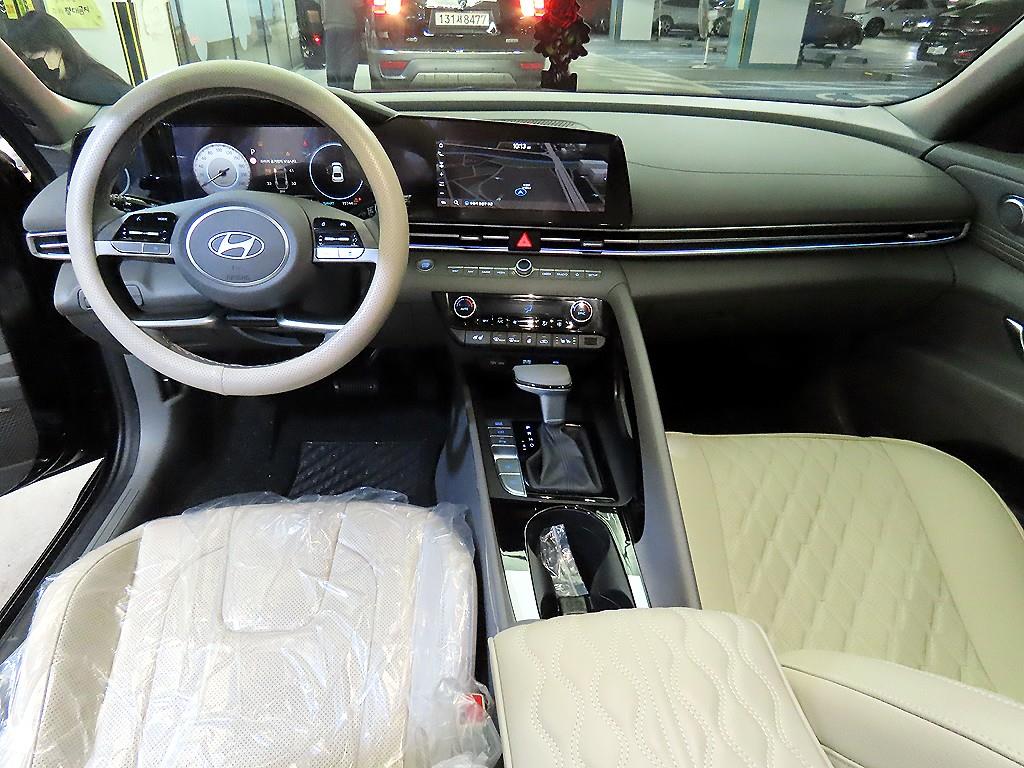 HYUNDAI Avante - Vista 10