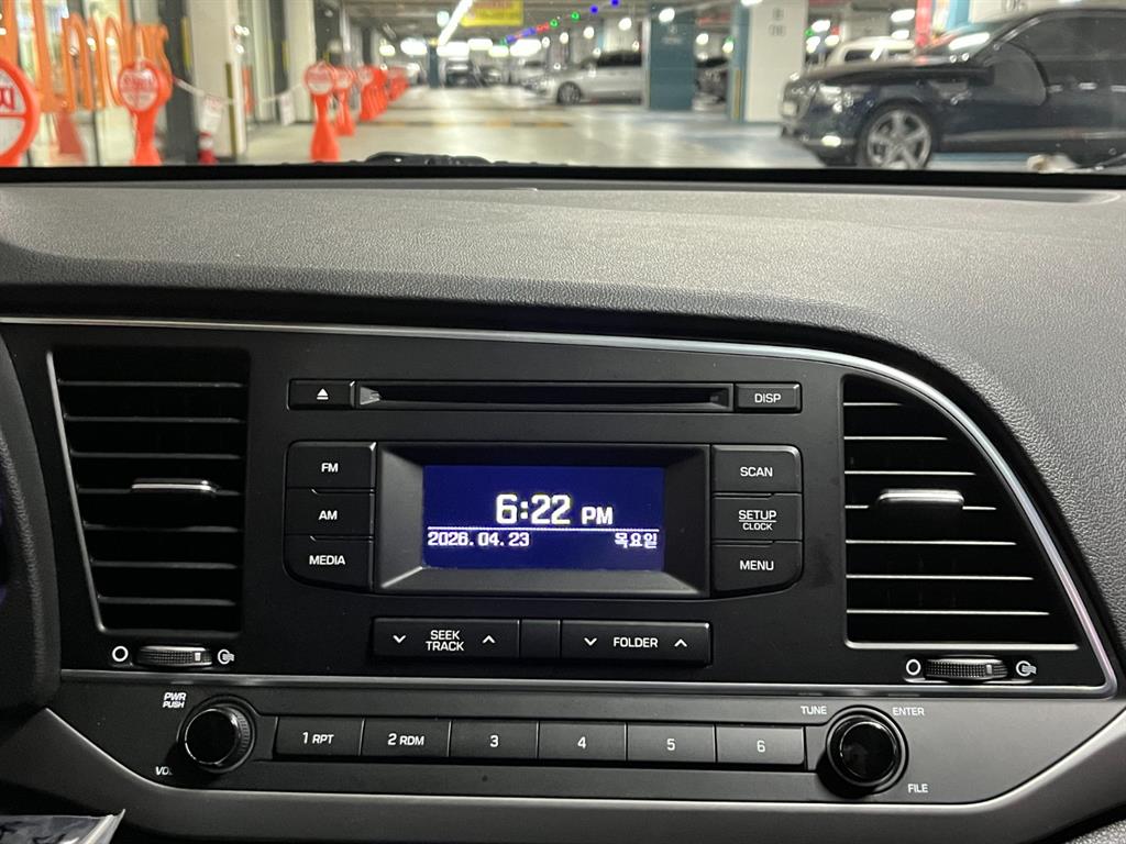 HYUNDAI Avante - Vista 8