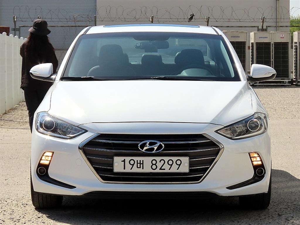 HYUNDAI Avante 2016 Blanco - Importación desde Corea - HF Imports Iquique - Foto 1