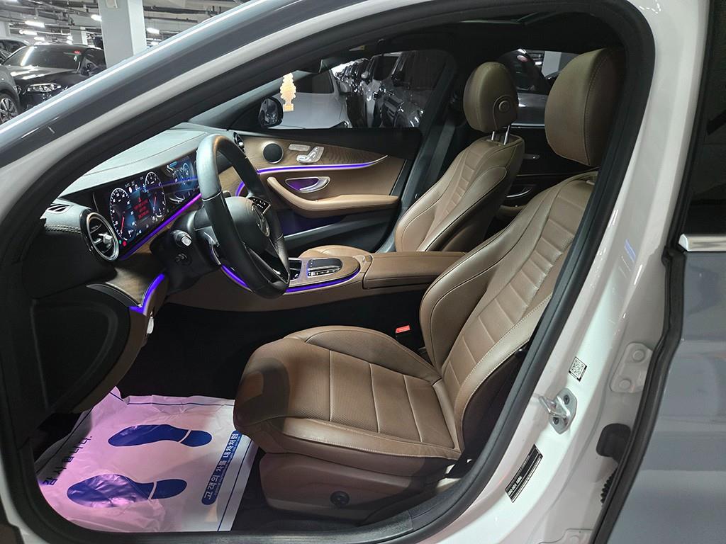 Mercedes Benz E class - Vista 5