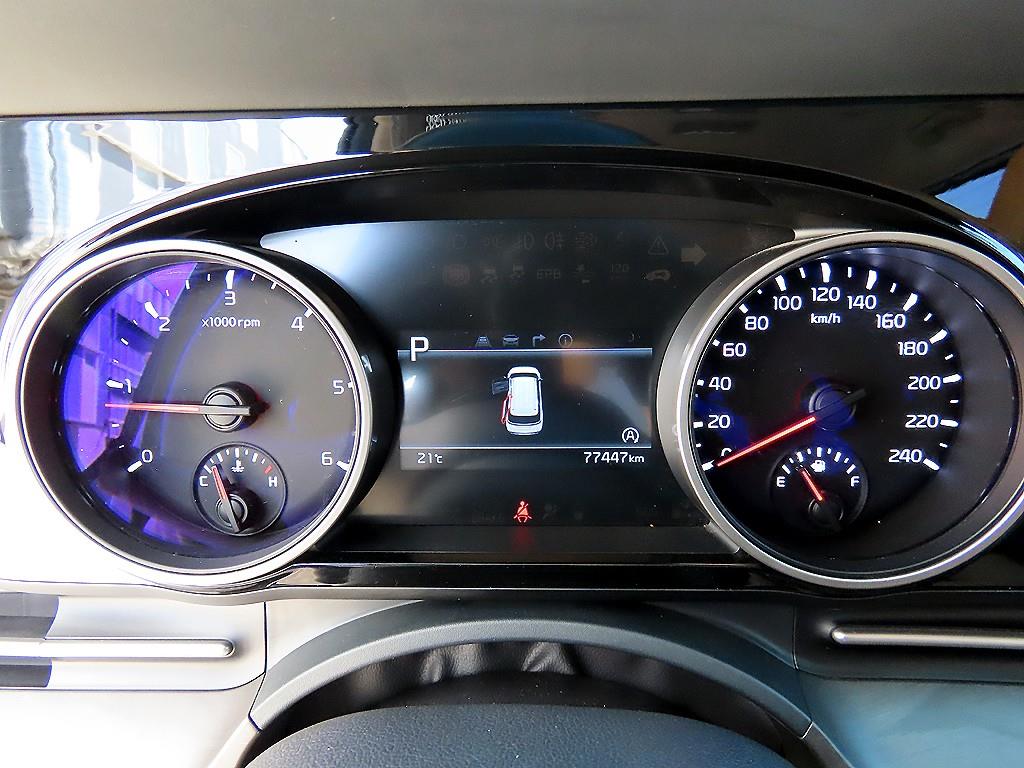 KIA Carnival - Vista 10