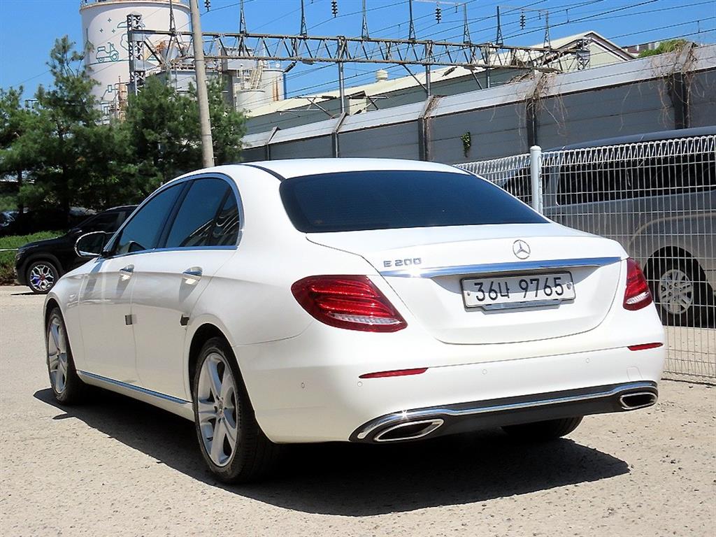 Mercedes Benz E class - Vista 3