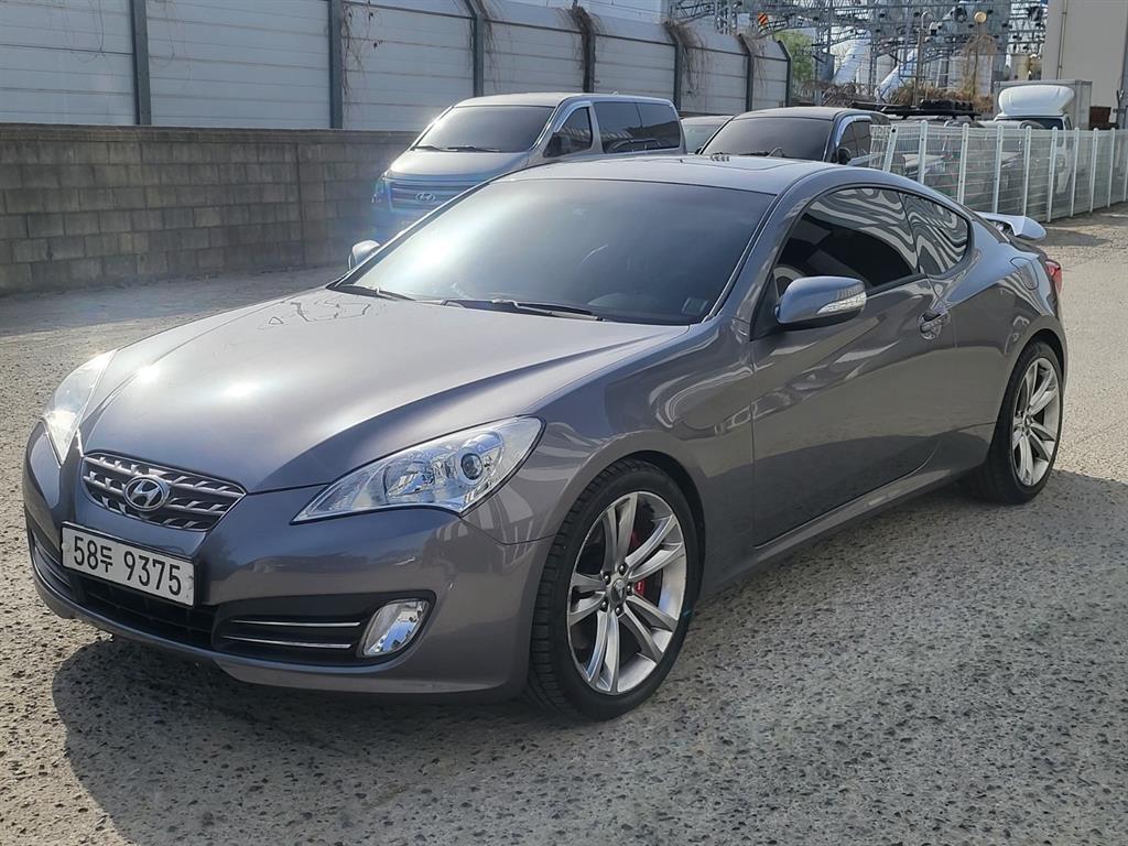 HYUNDAI Genesis - Vista 2