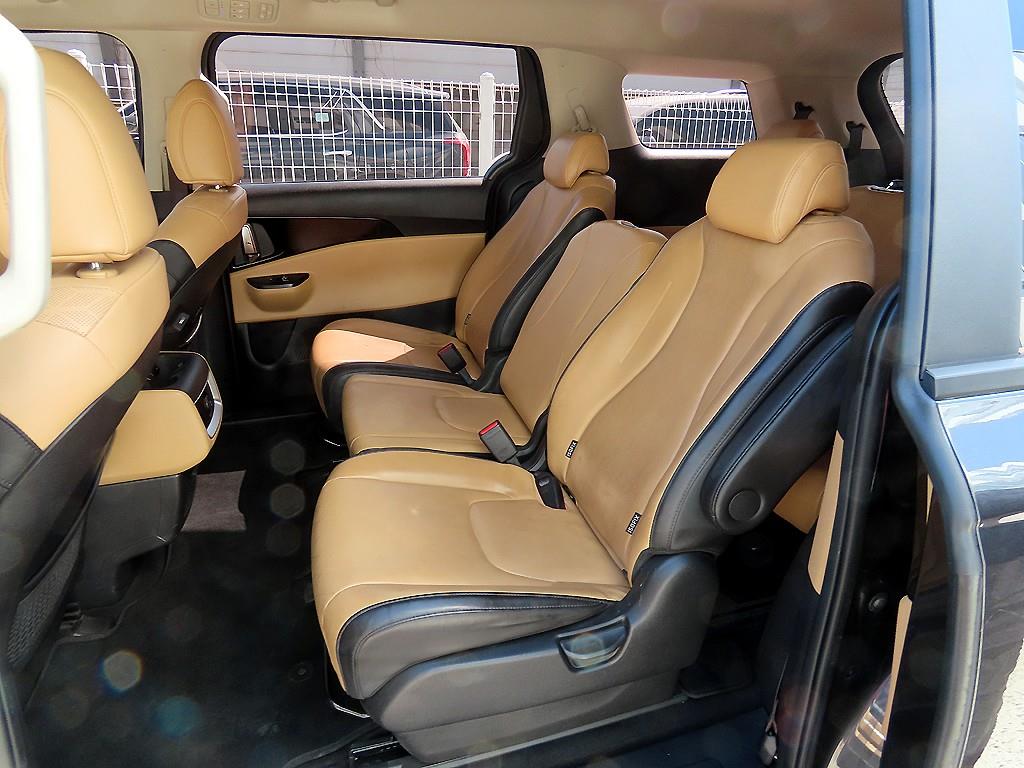 KIA Carnival - Vista 6