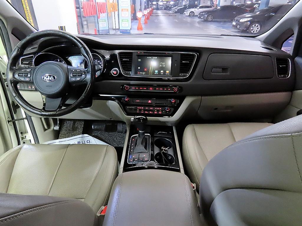 KIA Carnival - Vista 10