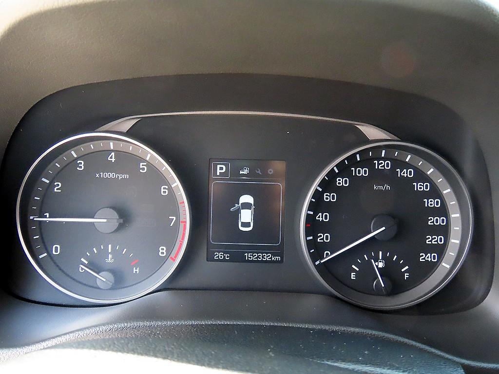HYUNDAI Avante - Vista 8