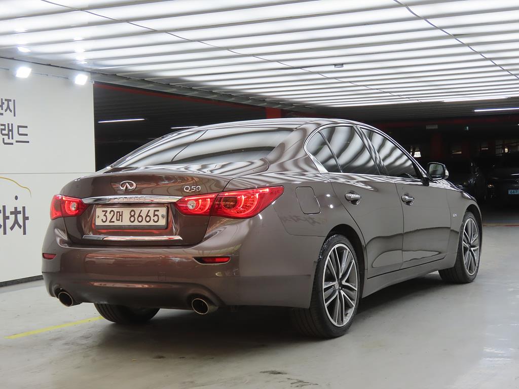 Infiniti Q - Vista 4