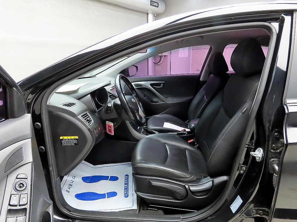 HYUNDAI Avante - Vista 5
