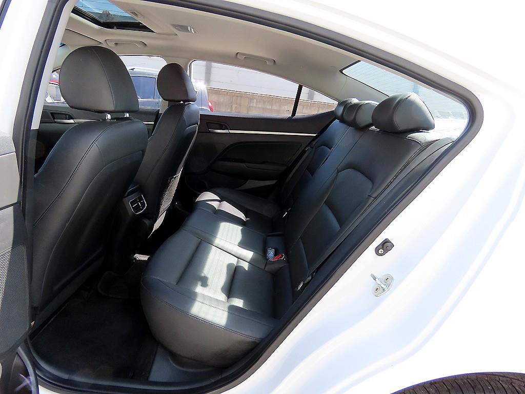 HYUNDAI Avante - Vista 6