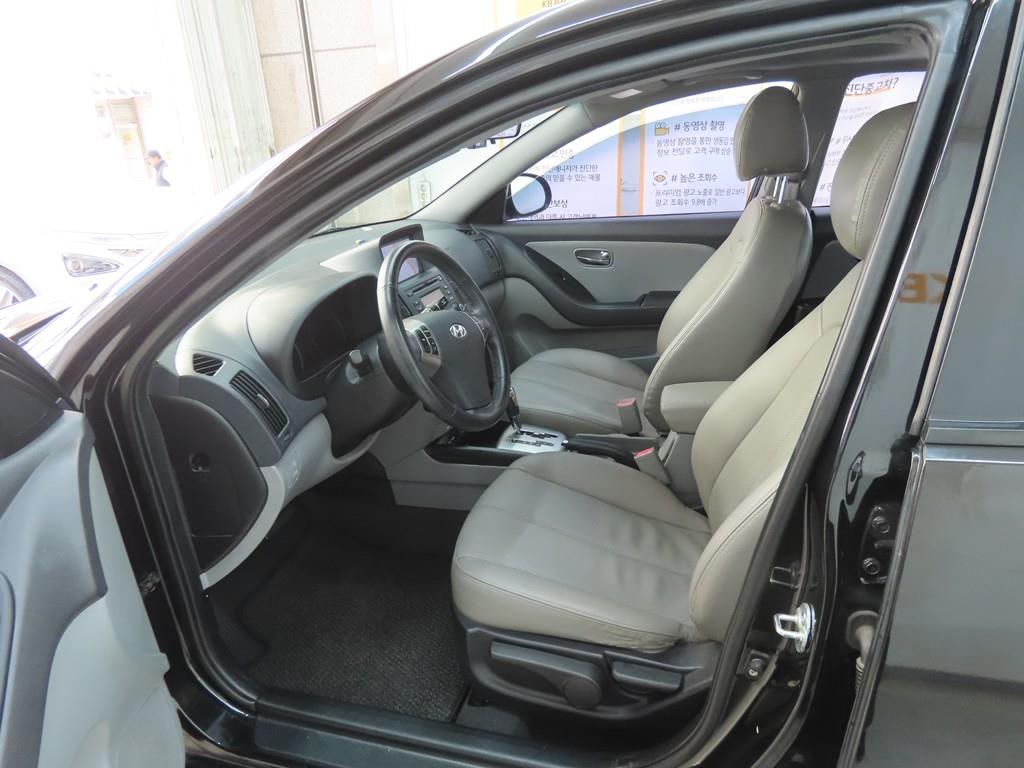HYUNDAI Avante - Vista 5