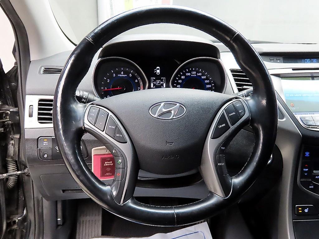 HYUNDAI Avante - Vista 9