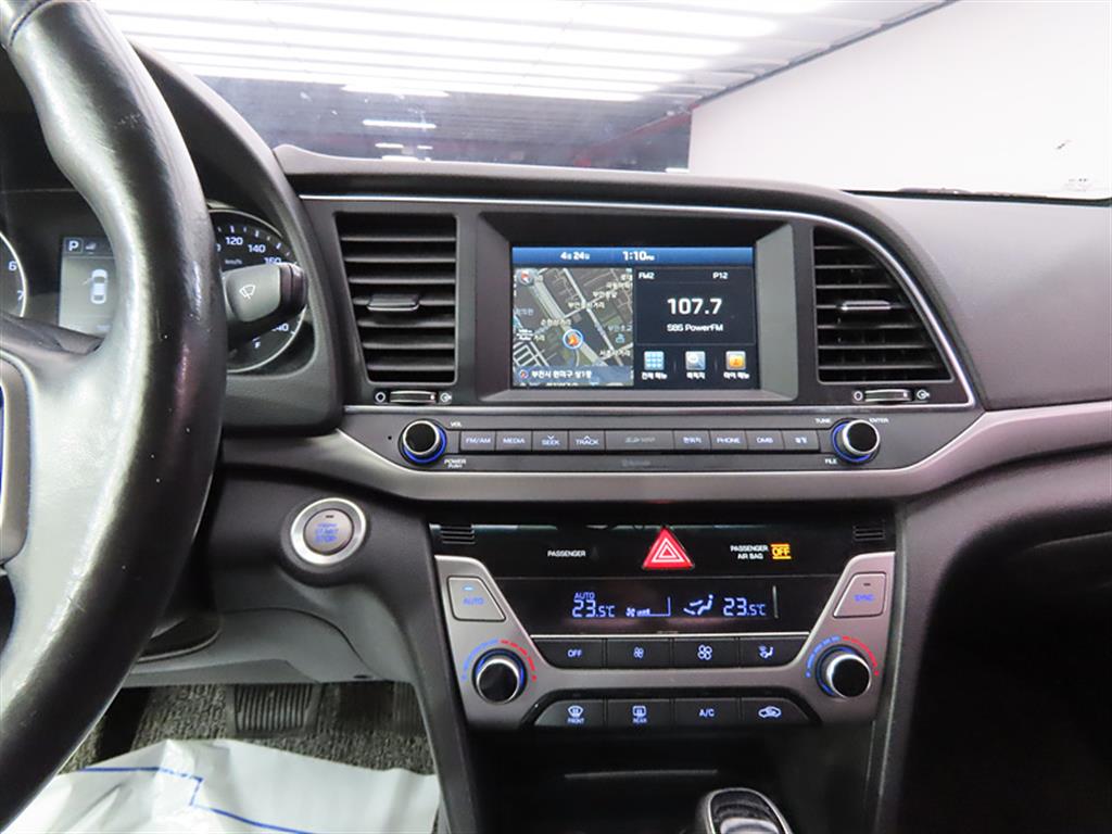 HYUNDAI Avante - Vista 12