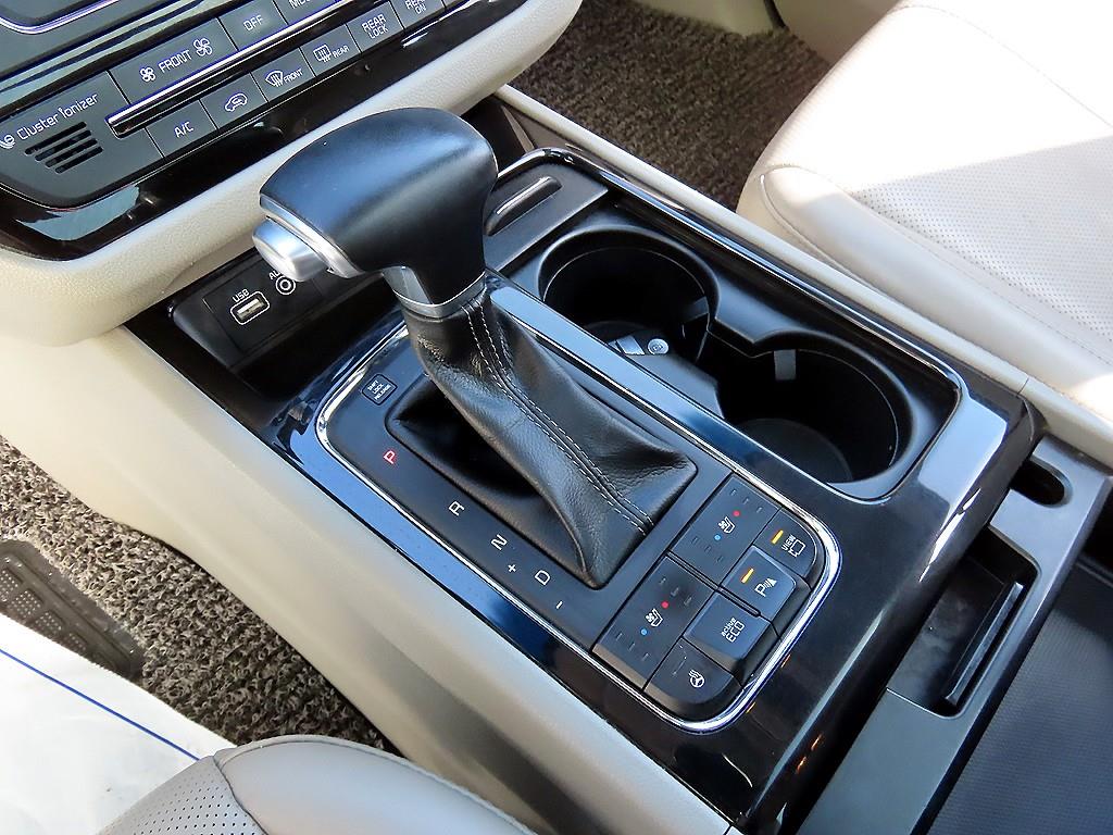 KIA Carnival - Vista 10