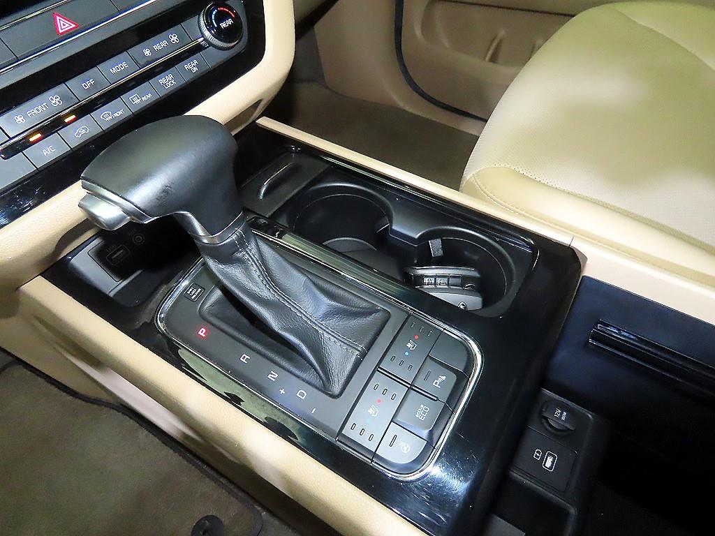 KIA Carnival - Vista 12