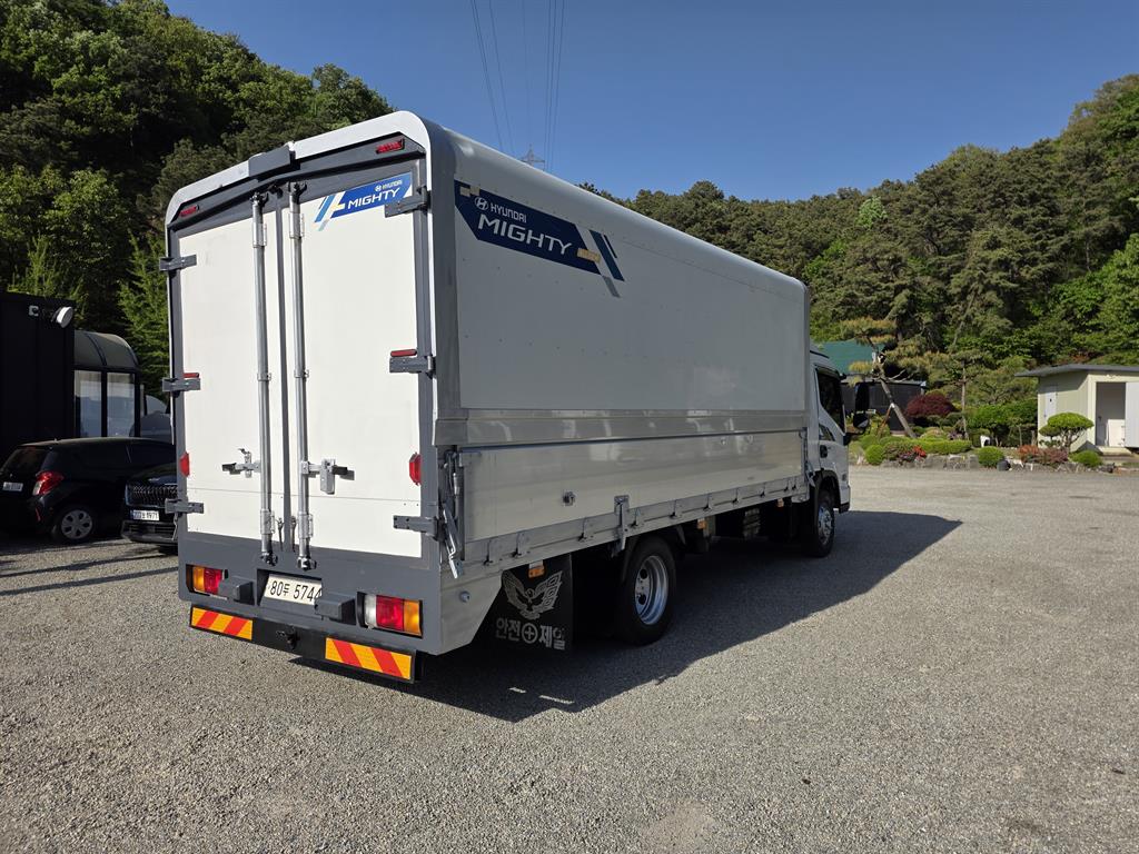 medium and large cargo truck - Vista 4