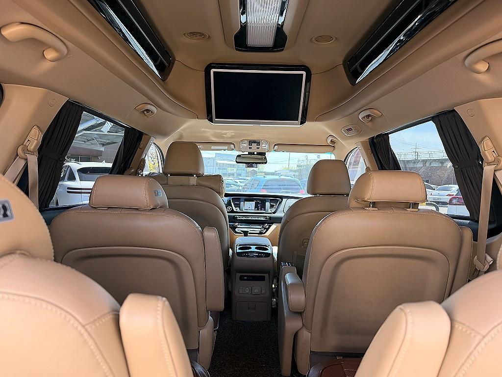 KIA Carnival - Vista 8