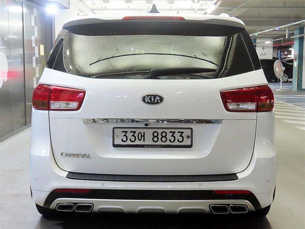 KIA Carnival - Vista 5