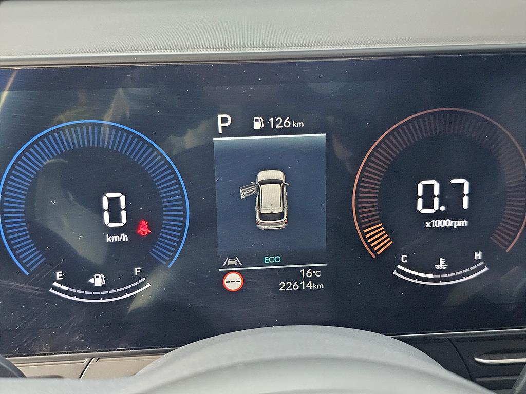 HYUNDAI Kona - Vista 7