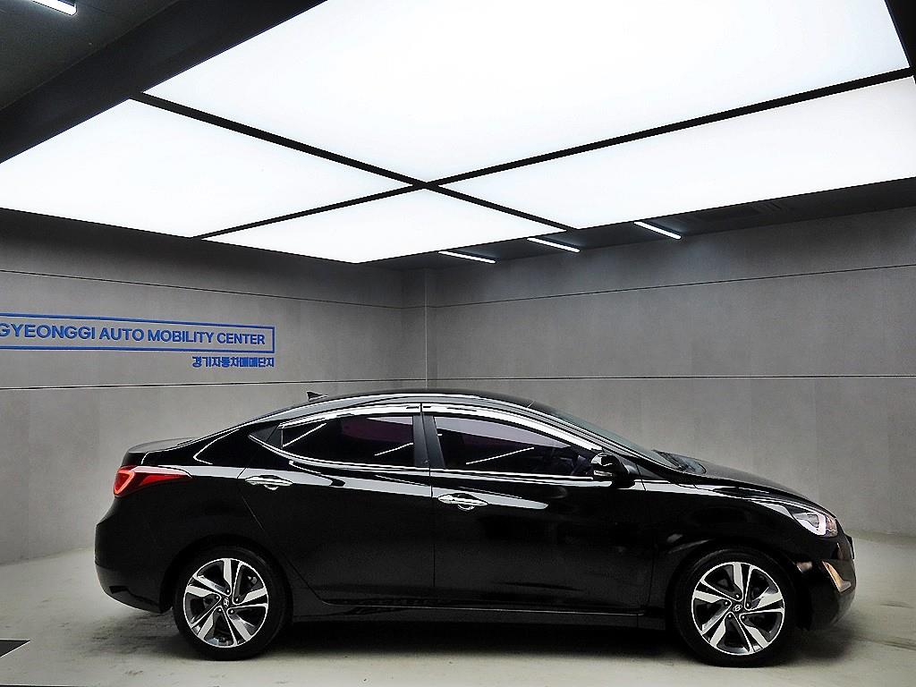 HYUNDAI Avante - Vista 2