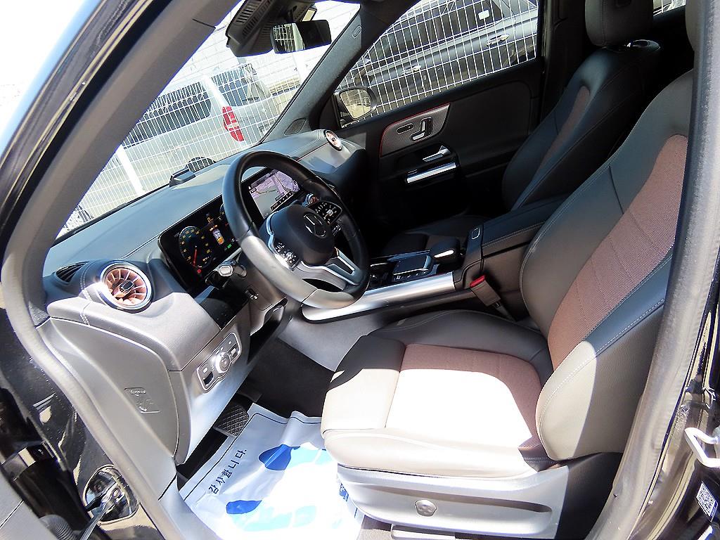 Mercedes Benz EQA - Vista 5