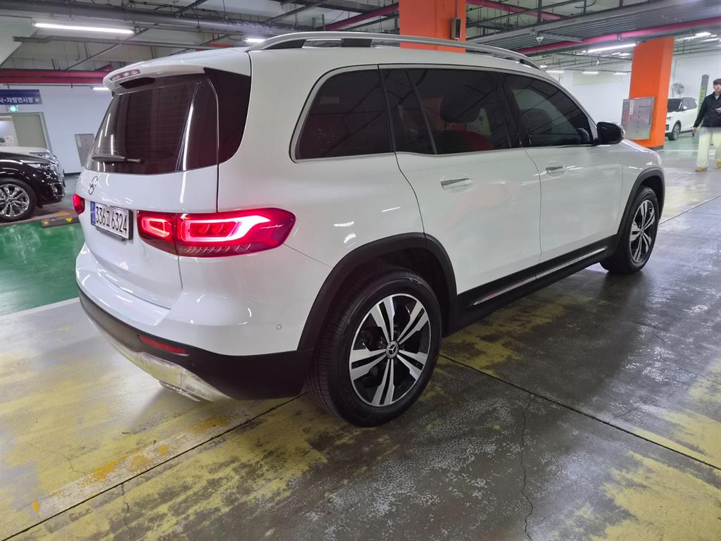 Mercedes Benz GLB Class - Vista 4