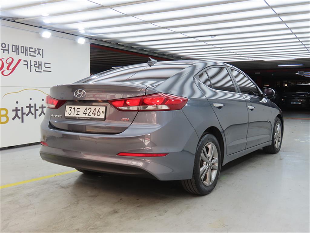 HYUNDAI Avante - Vista 4