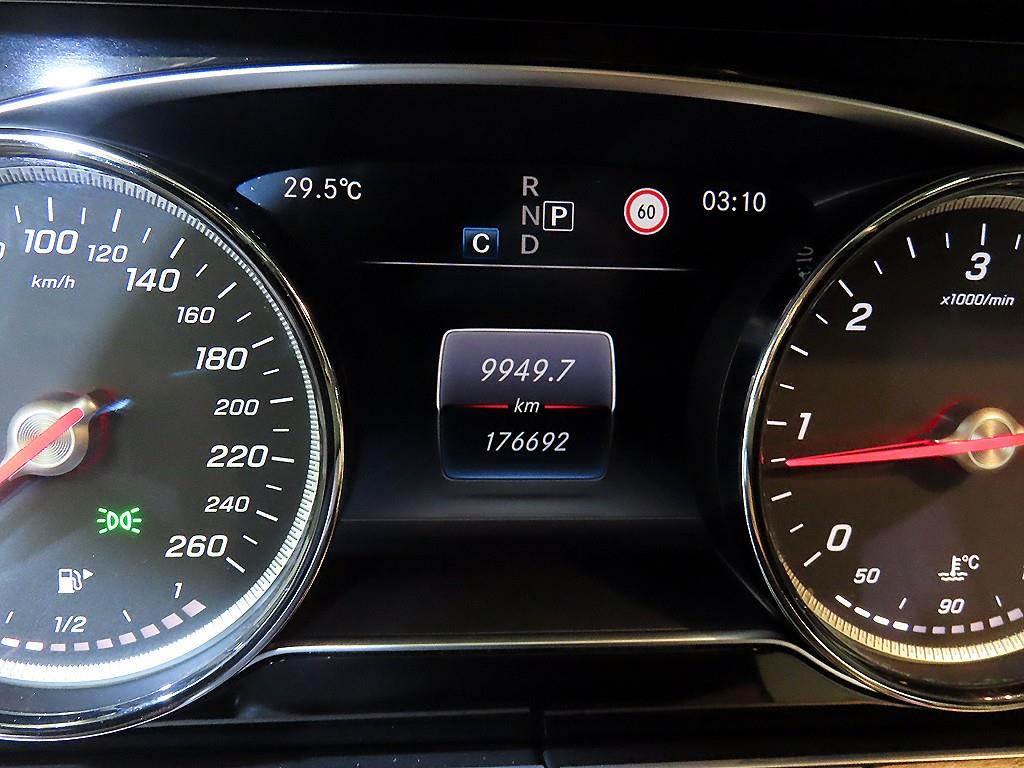 Mercedes Benz E class - Vista 9