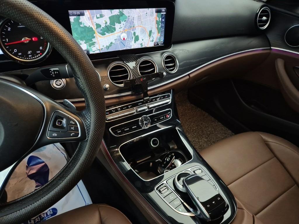 Mercedes Benz E class - Vista 10