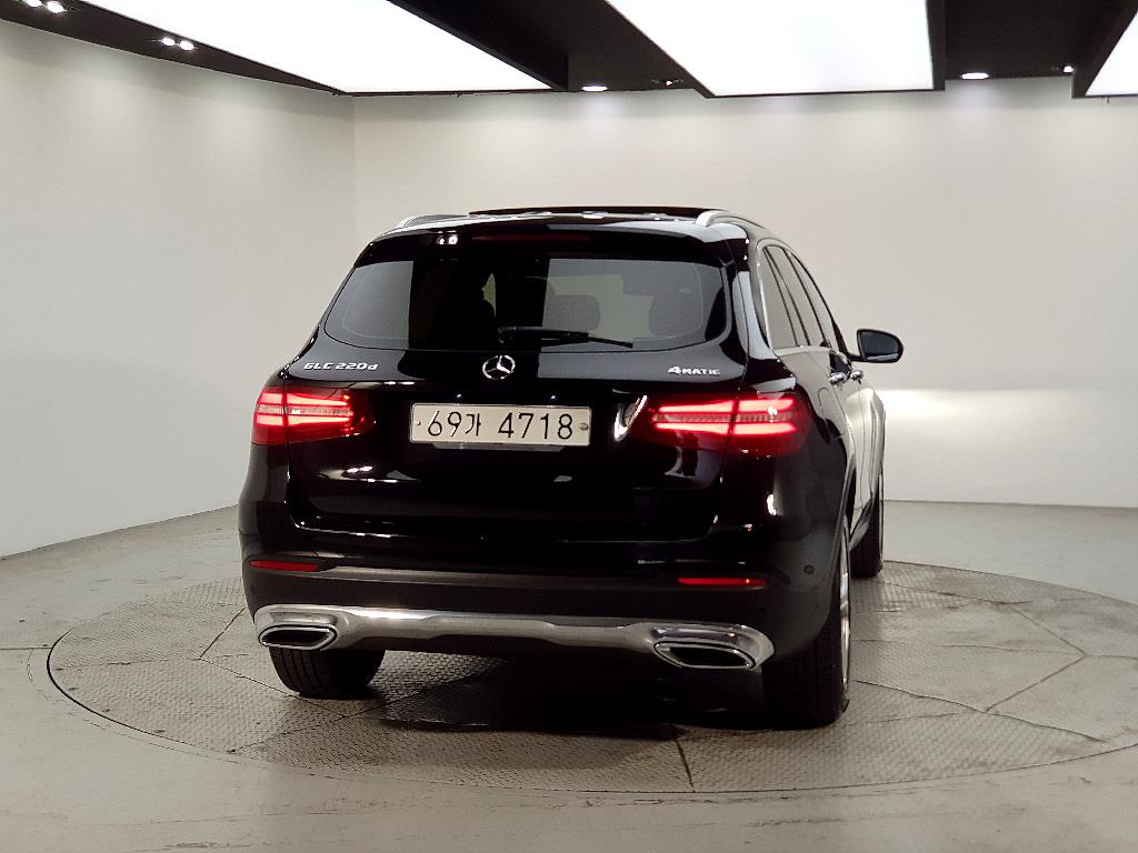 Mercedes Benz GLC Class - Vista 3