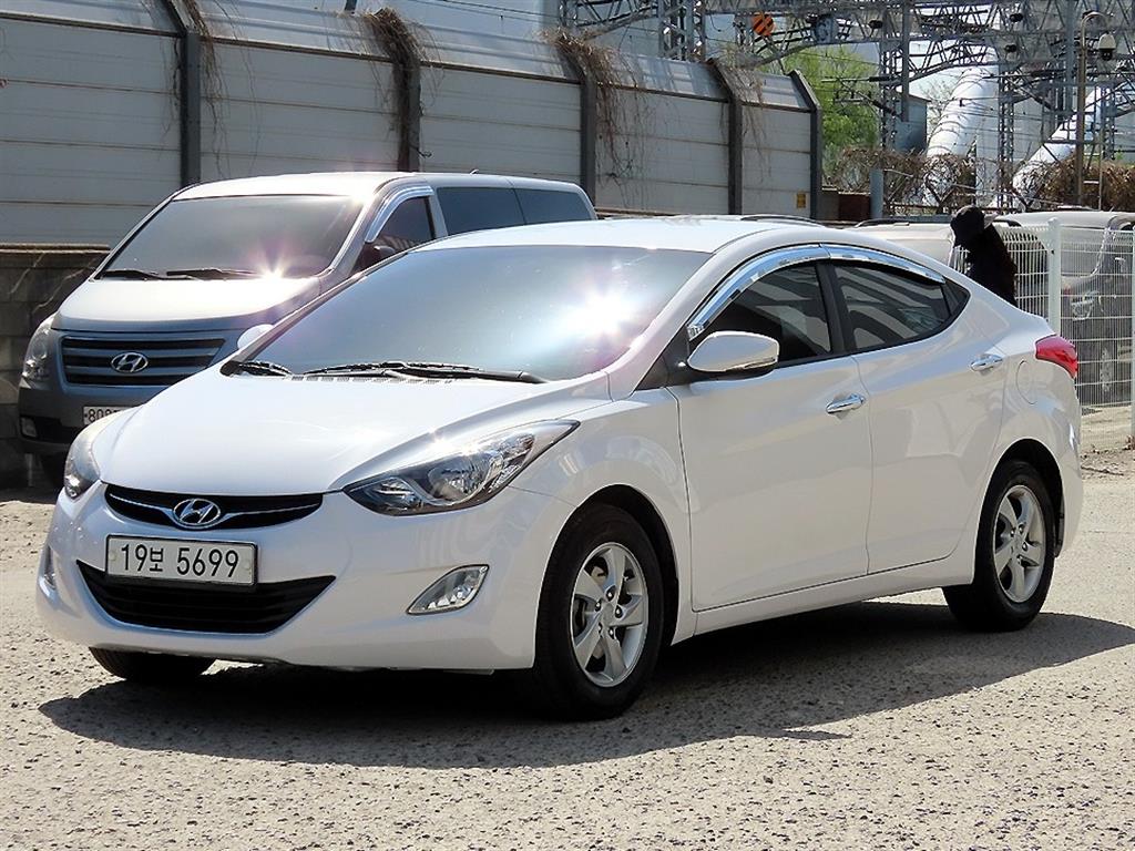 HYUNDAI Avante - Vista 2