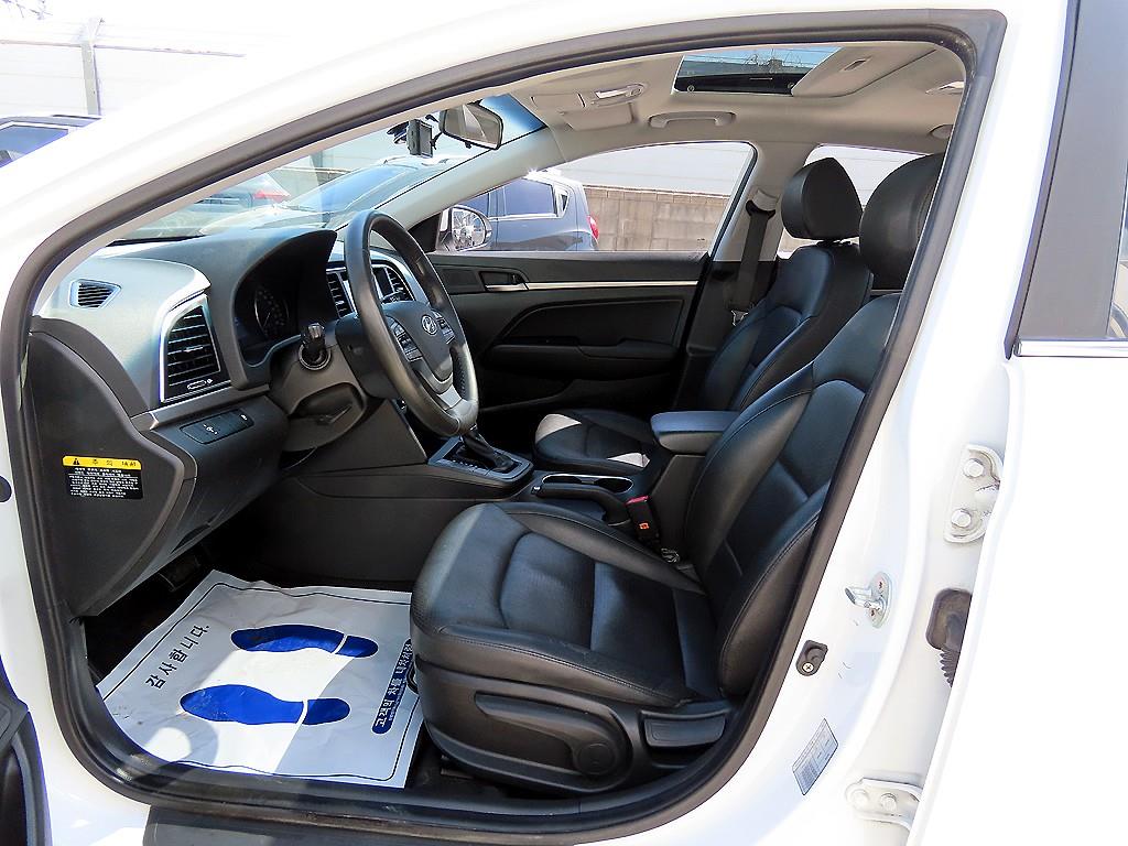 HYUNDAI Avante - Vista 5