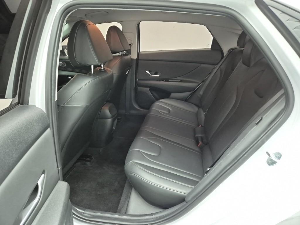 HYUNDAI Avante - Vista 12