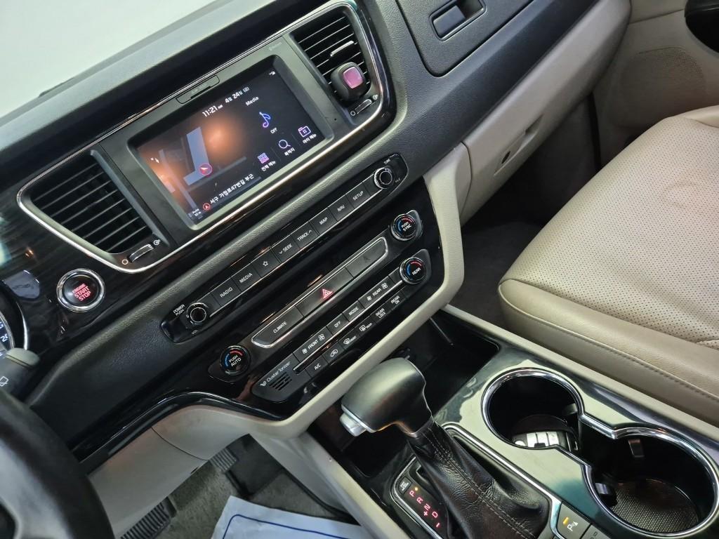 KIA Carnival - Vista 8